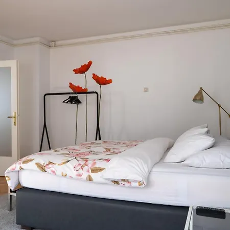 Downtown Apartment *